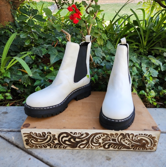 Edgy Chic Marc Fisher LTD White Leather Chelsea Lug Sole Booties - Picture 2 of 12